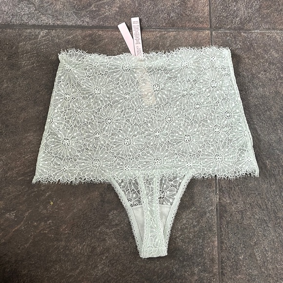 BNWT Victoria’s Secret high waist lace thong sz S - Picture 4 of 4